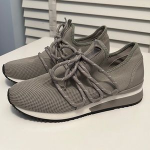 J/Slides gray knit slip-on sneakers size 7